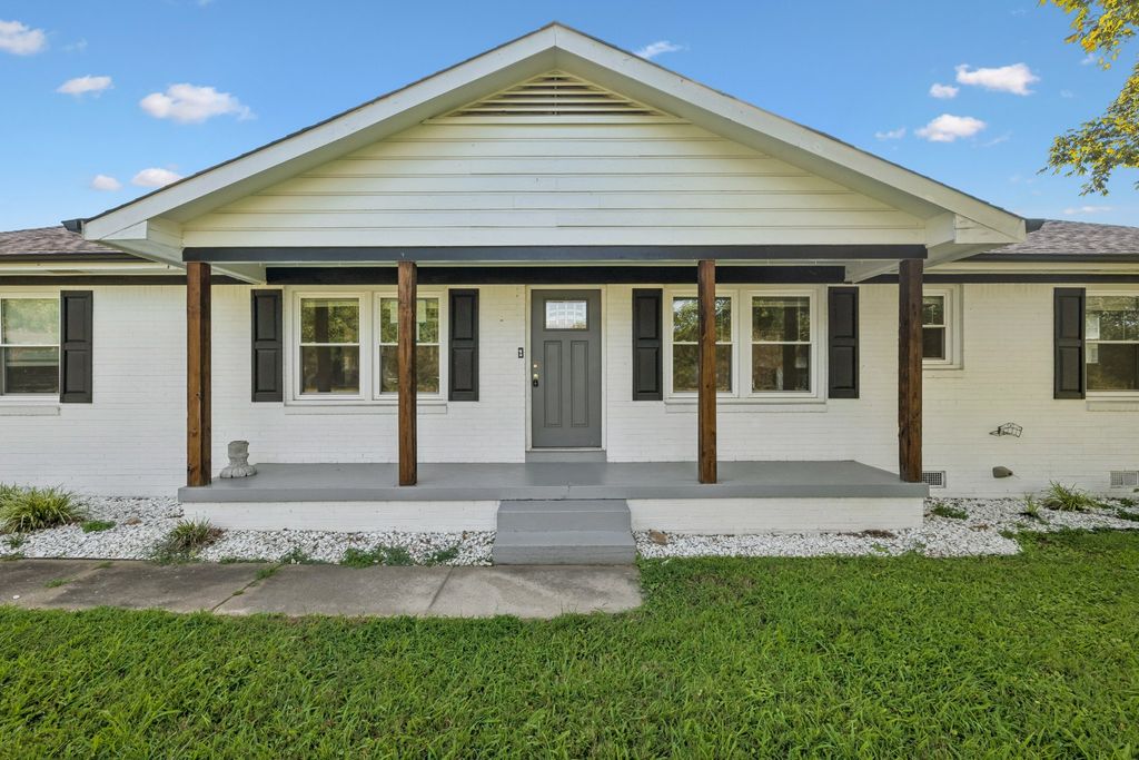 110 Sherwood Dr, Waverly