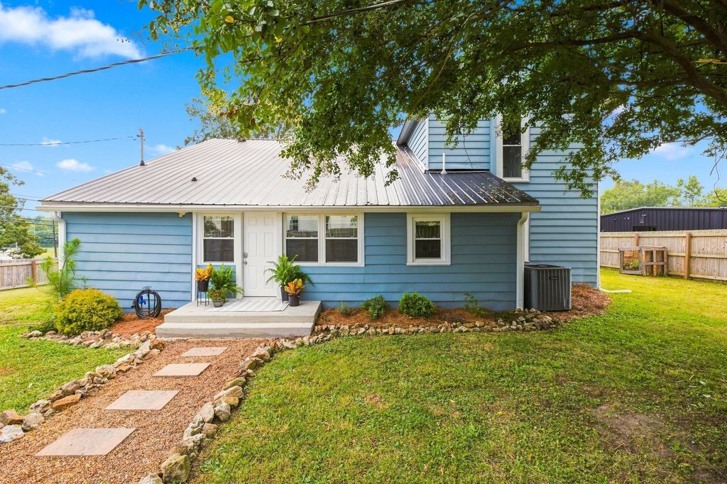 207 N Woodland St, Manchester