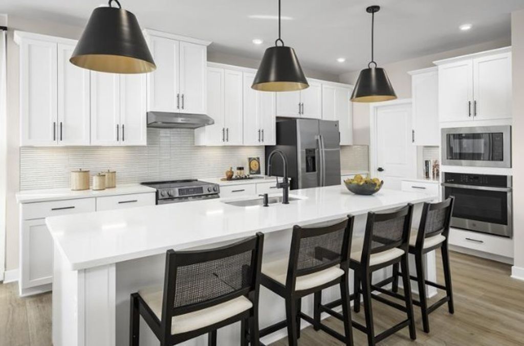 2739 Thoroughbred Way, White House