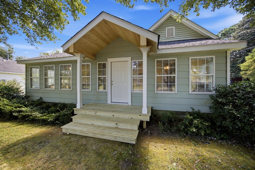 302 E Villanow Street, La Fayette
