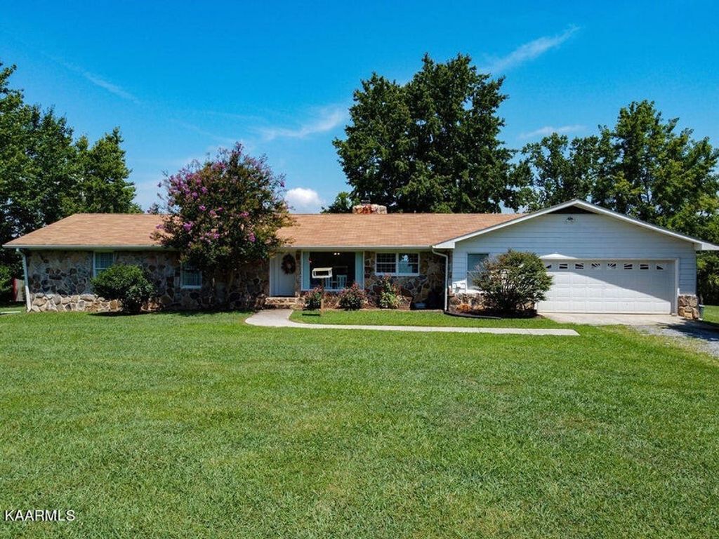 1011 Brickell Ridge Rd, Decatur
