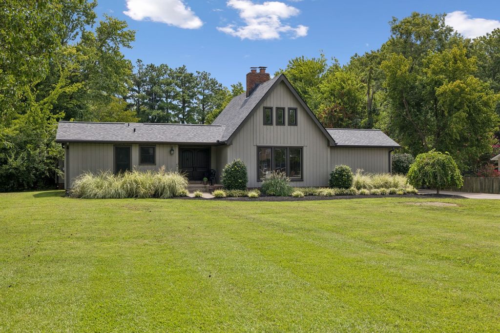1218 General Macarthur Dr, Brentwood