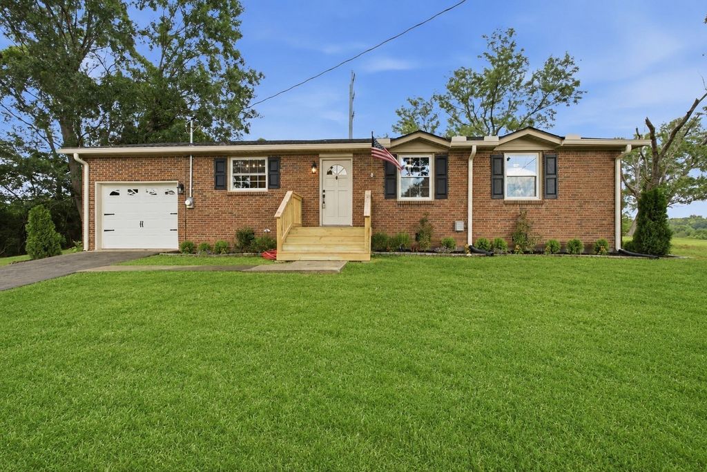 230 S Valley Rd, Hendersonville