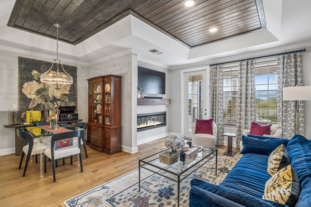 309 Seven Springs Way 403, Brentwood