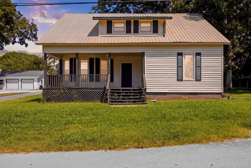 301 Bennett Street, Decherd