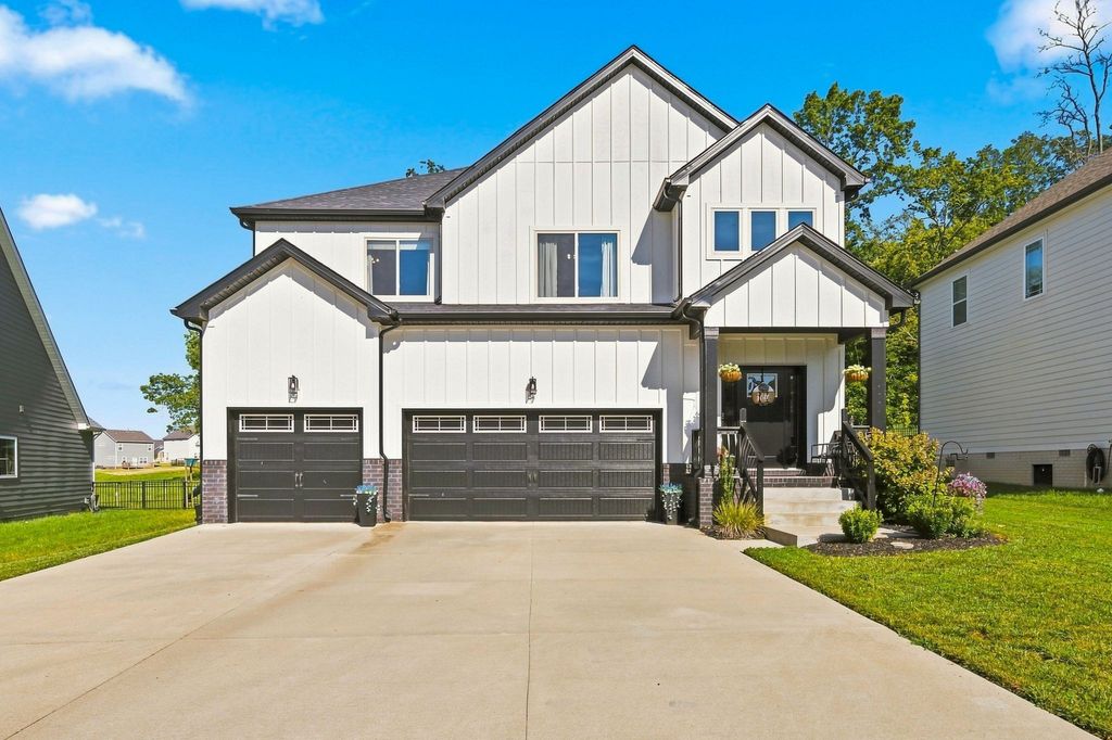 1738 Oak Forest Dr, Clarksville