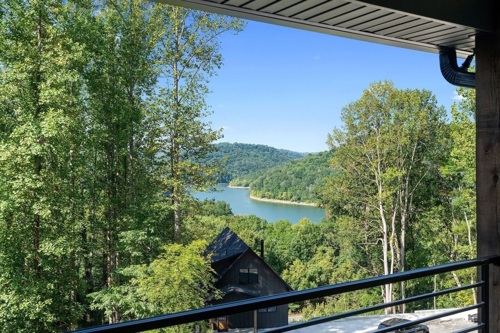 2405 Shoreside Dr, Smithville