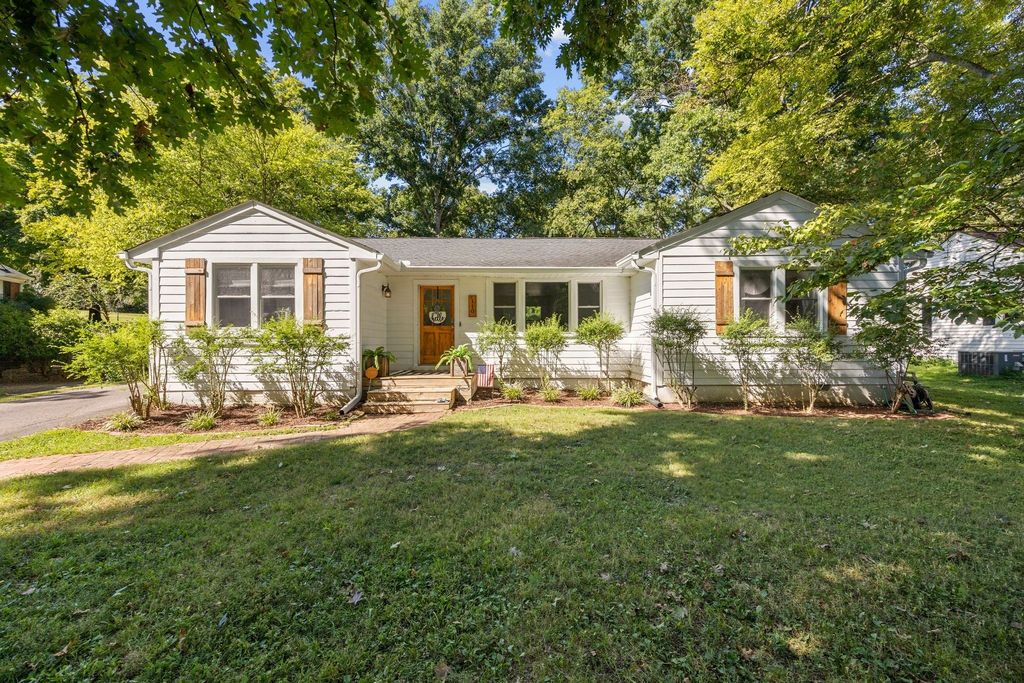 110 Park Cir, Columbia
