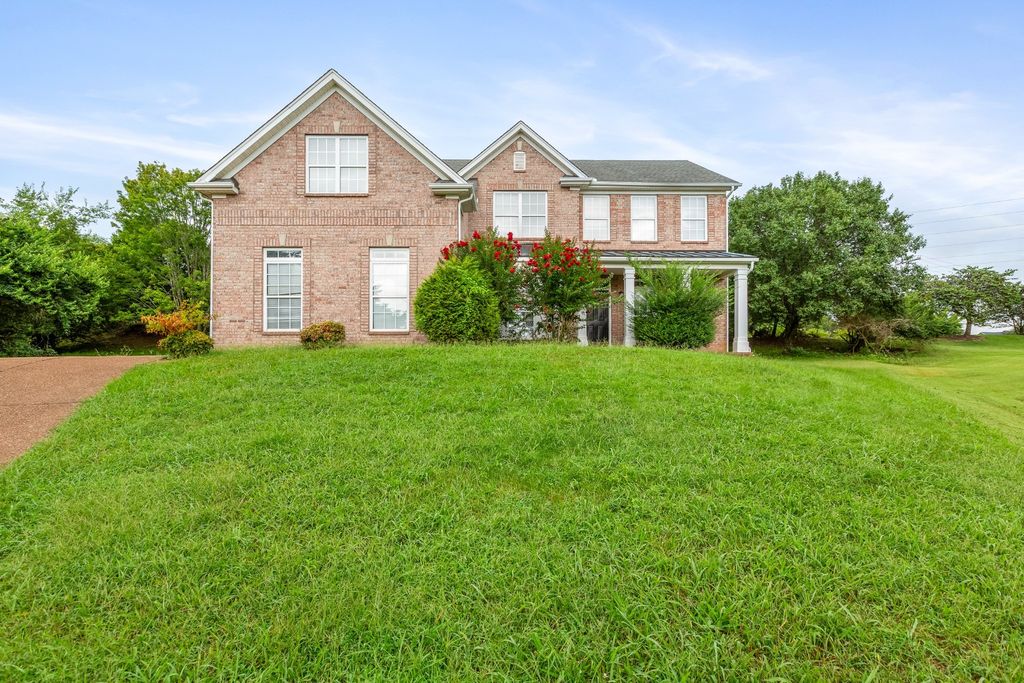 104 Camp Creek Ct, Hendersonville