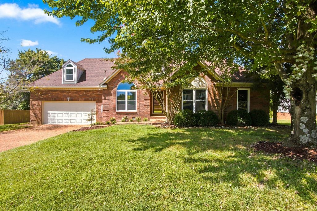 2946 Iroquois Dr, Thompsons Station
