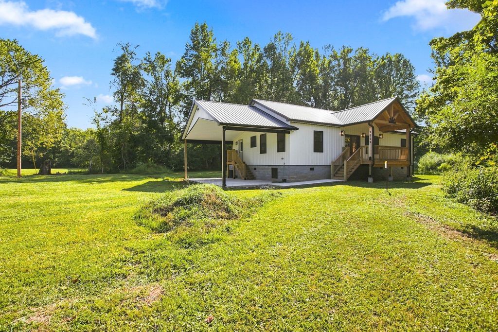 1051 Highway 48 South, Centerville