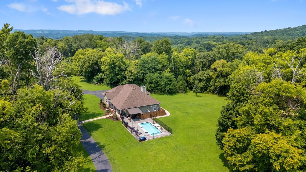 1600 Ledford Rd, Lewisburg