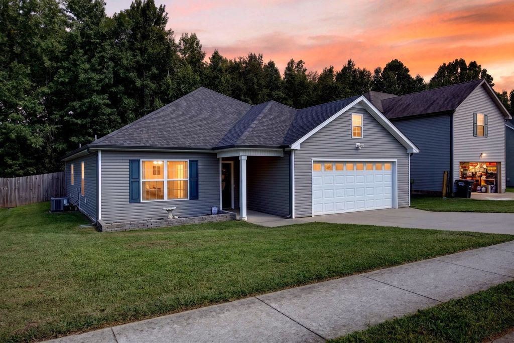 1388 Freedom Dr, Clarksville