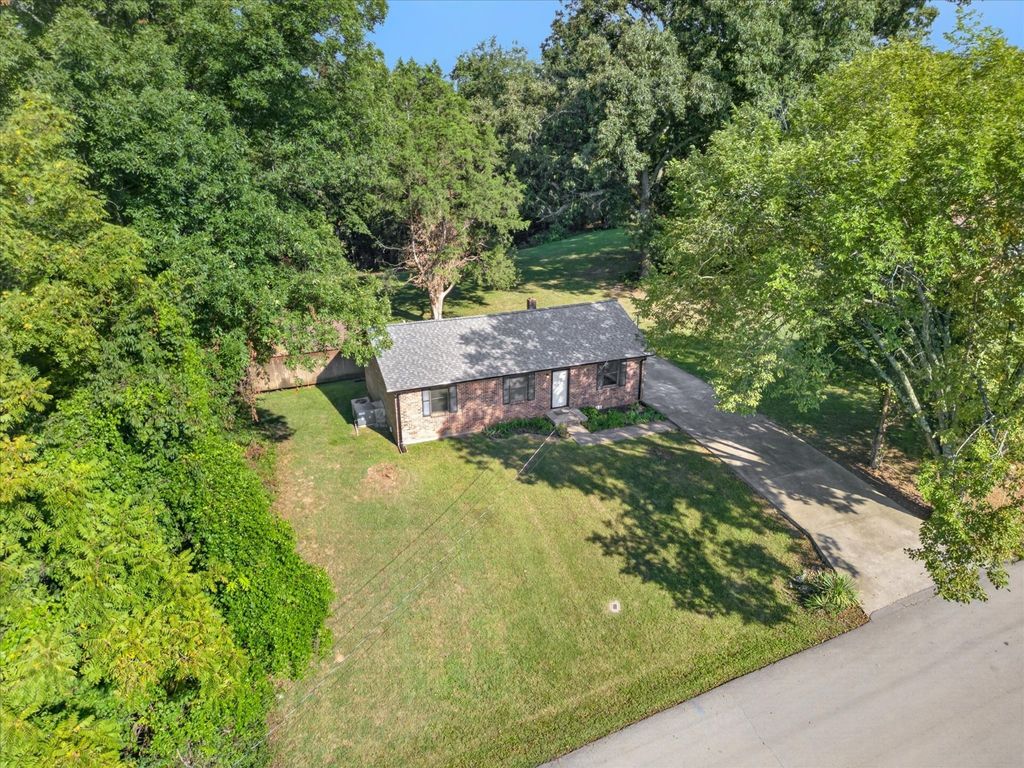 1325 Courtney Dr, Clarksville