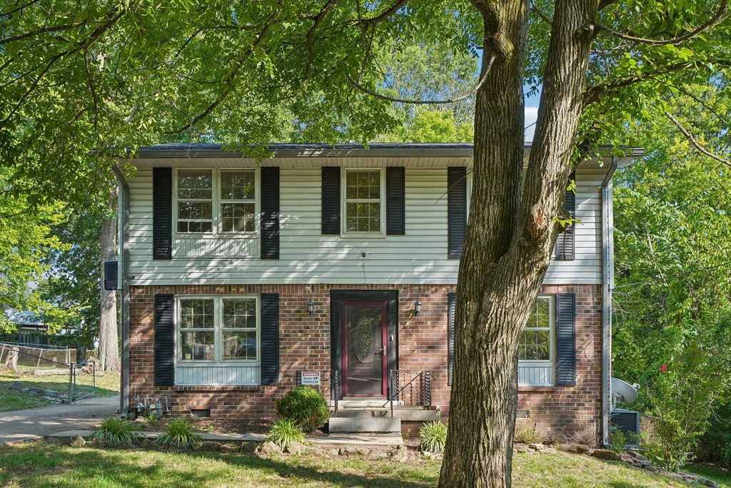 103 Mountainwood Dr, Hendersonville