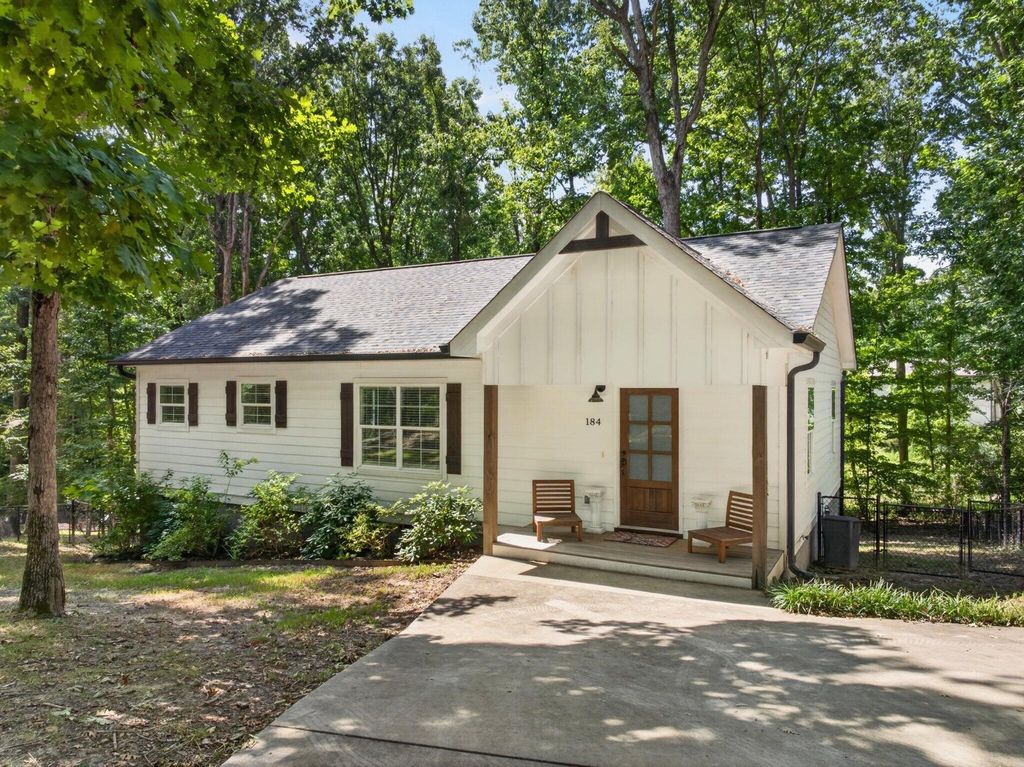 184 Middle Road, Lookout Mountain