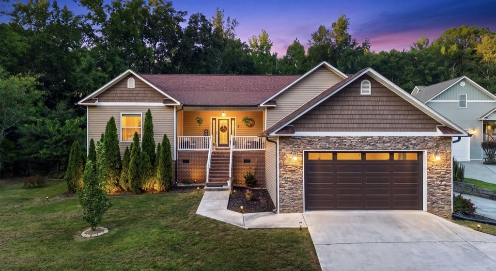 685 York Rd Ne, Cleveland