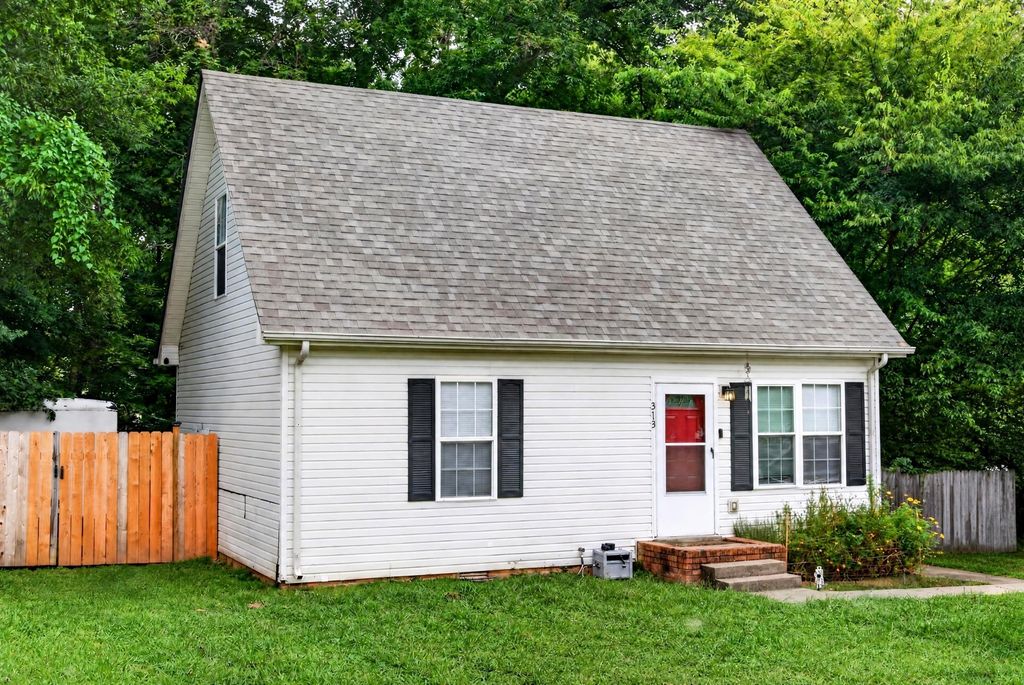 313 Lafayette Point Cir, Clarksville