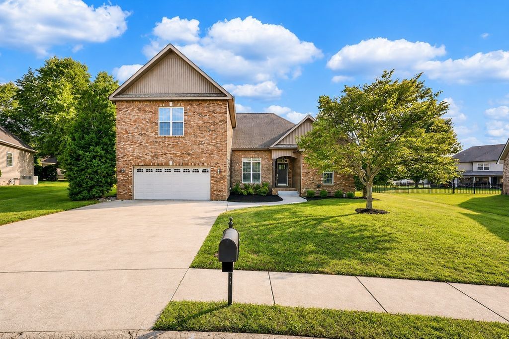 126 Parkland Cir, Clarksville