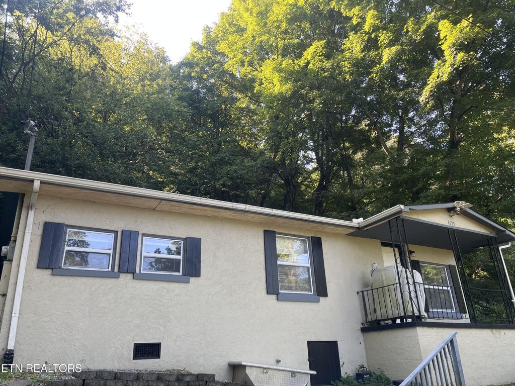4625 Carver Rd, Knoxville
