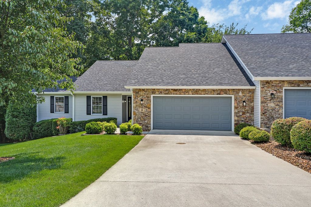 4 Augustine Ln, Crossville