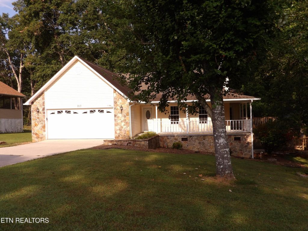 213 Kings Row, Crossville