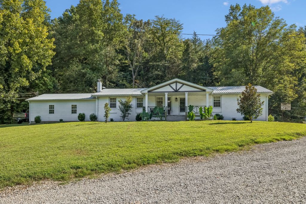 648 Tottys Bend Loop, Duck River