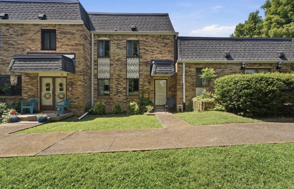 258 Lake Chateau Dr, Hermitage