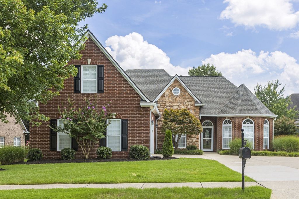 1077 Nealcrest Cir, Spring Hill