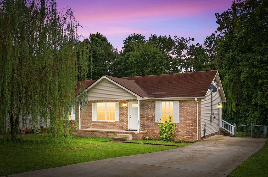622 Woodhaven Dr, Clarksville