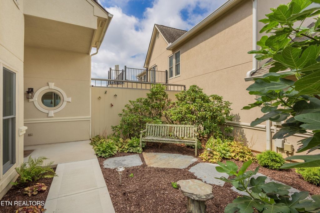 3445 Commodore Point, Knoxville