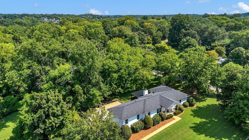 608 Hill Rd, Brentwood