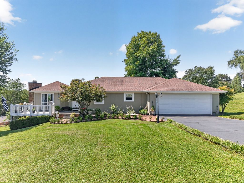 1031 Montcrest Dr, Lenoir City