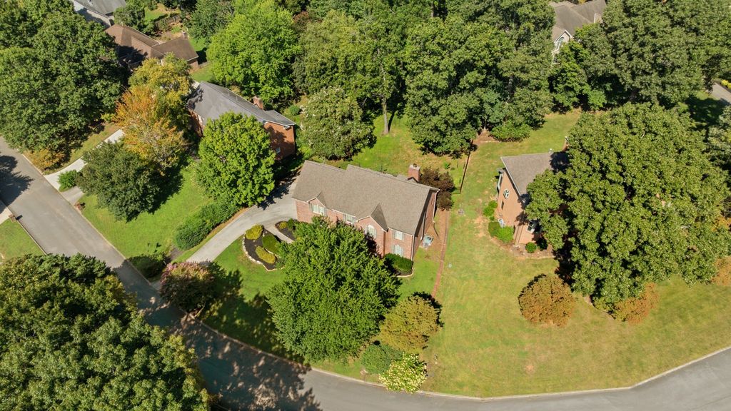 724 Summit Lake Ct, Knoxville