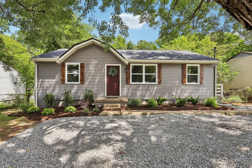 213 Creekside Dr, Clarksville