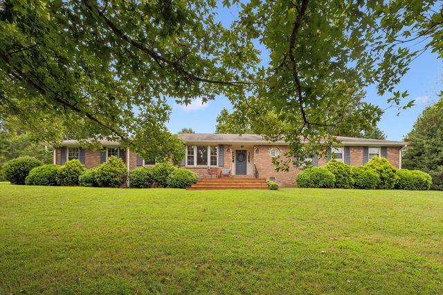 2056 Dade Cir, Dickson