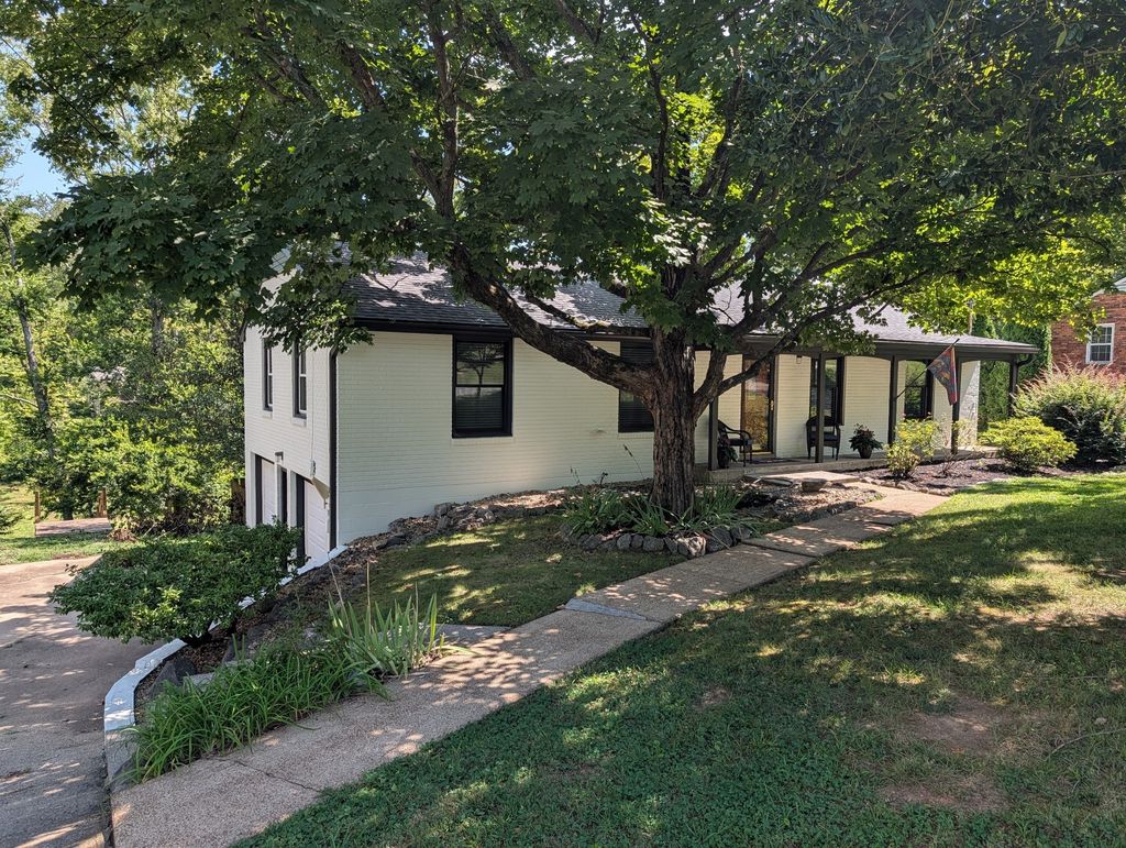 318 Binkley Dr, Nashville