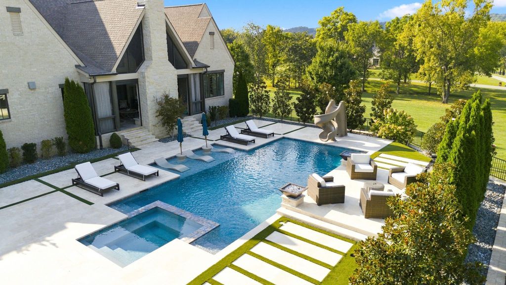 1004 Cartwright Close Dr, Brentwood