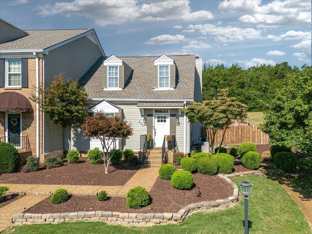 404 Foxborough Sq W, Brentwood