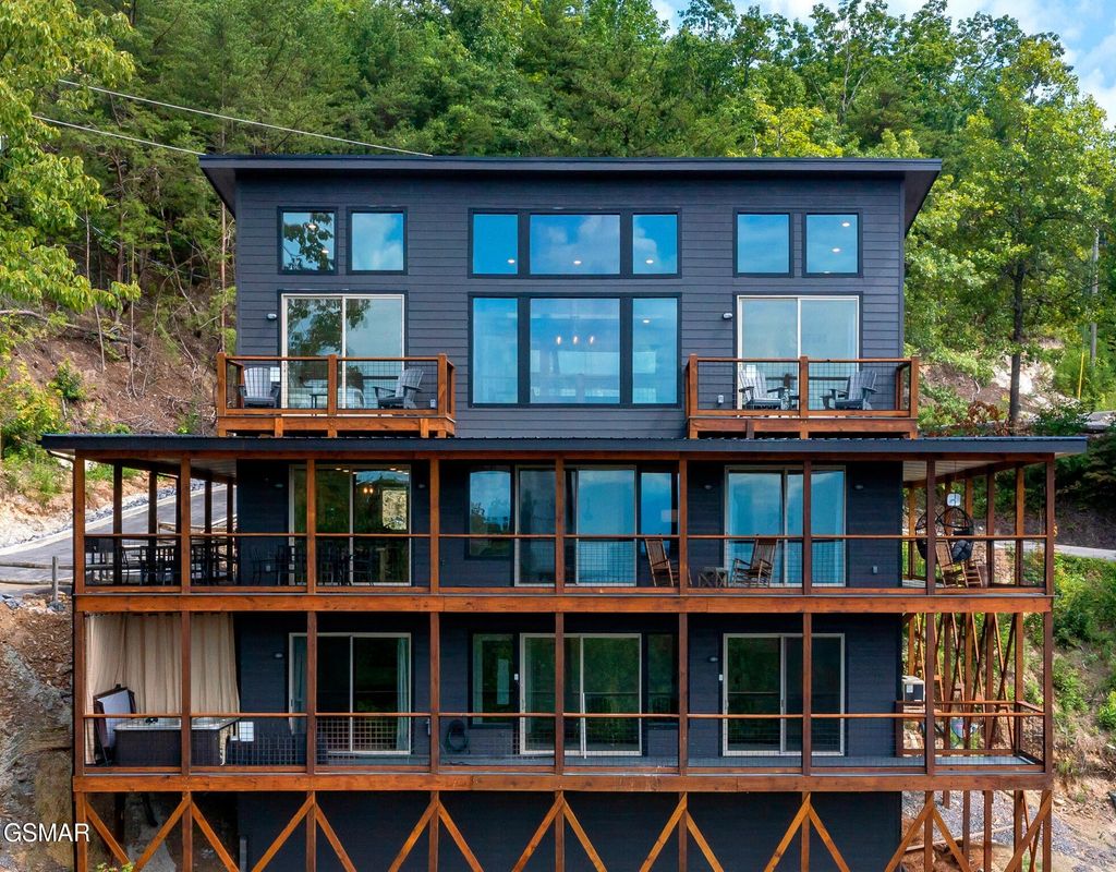 875 Shell Mountain Road, Sevierville