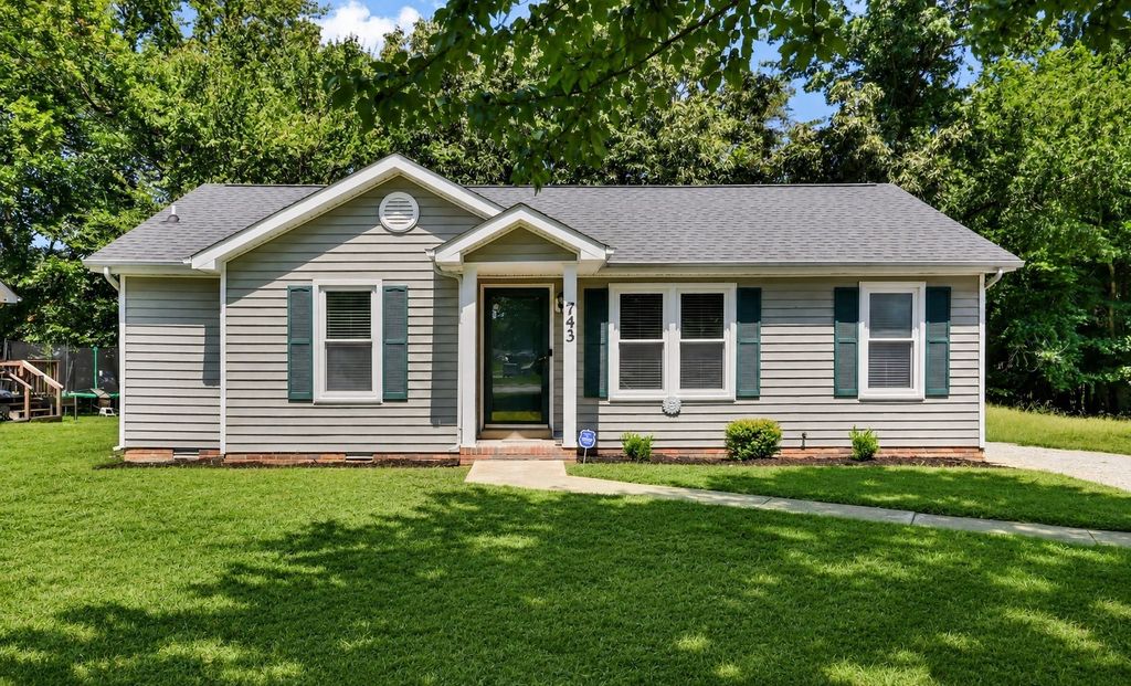 743 Spees Dr, Clarksville