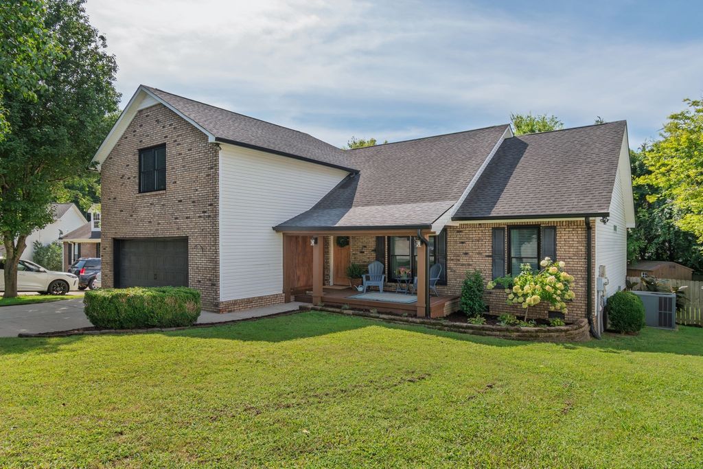 2745 Mollys Ct, Spring Hill