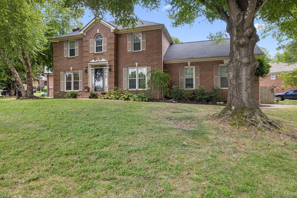 208 Heathersett Dr, Franklin