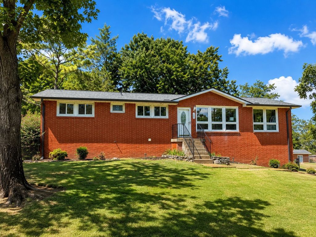166 Bonnafield Dr, Hermitage