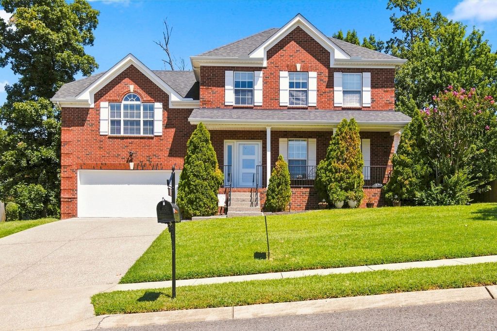 102 Bartlett Ln, Hendersonville