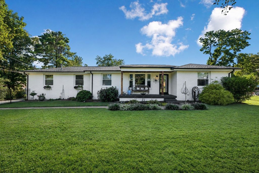 303 Weldon Dr, Hermitage