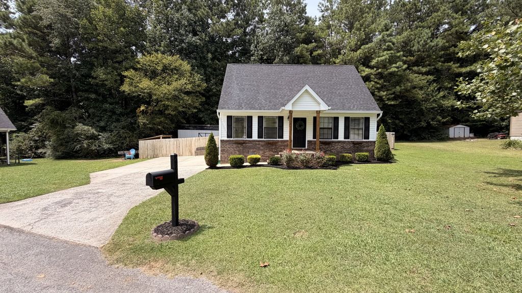 480 Haywood Ln, Dayton