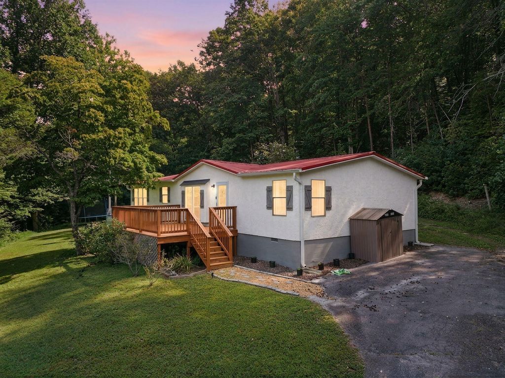 196 Rabbit Valley Road Nw, Cleveland