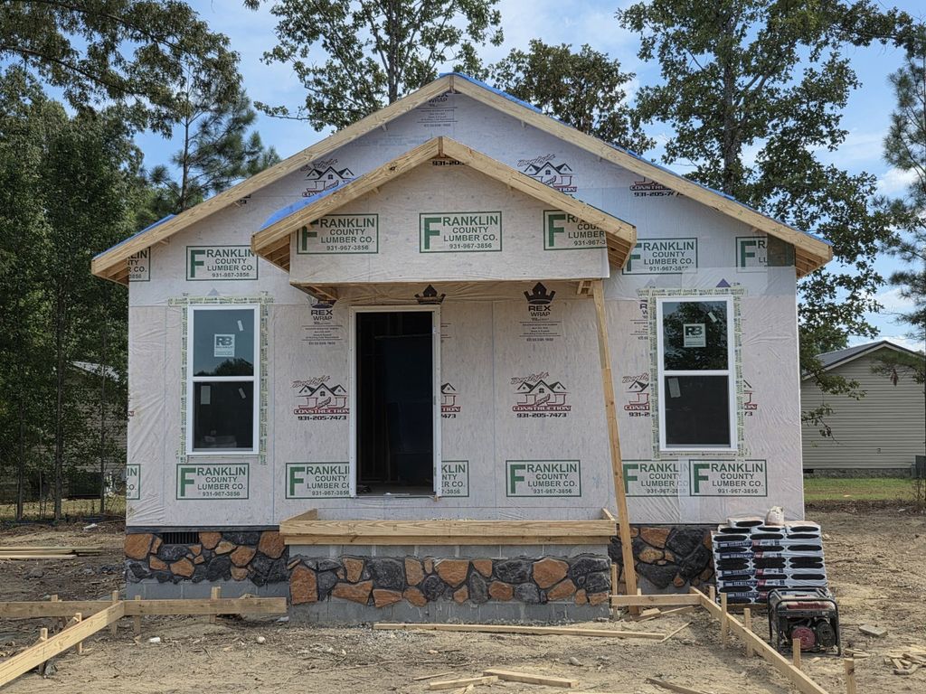 546 Highland Ln, Tullahoma