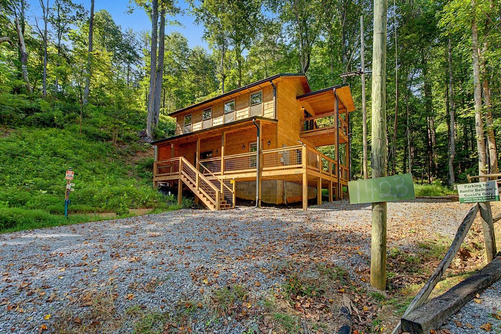 1423 School House Gap Rd, Sevierville